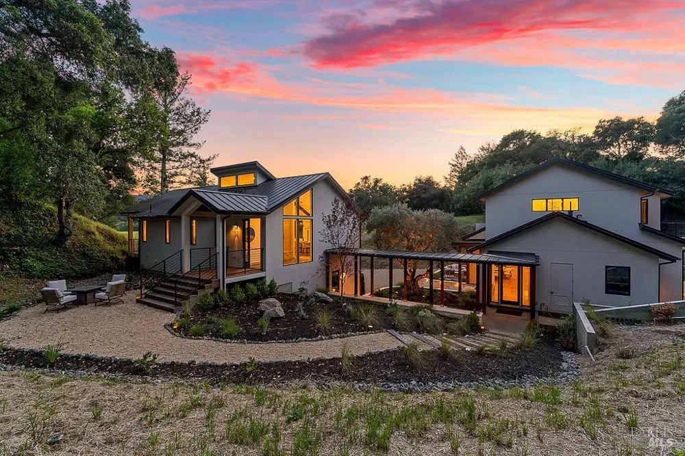1099 Dry Creek Road Healdsburg, CA 95448
