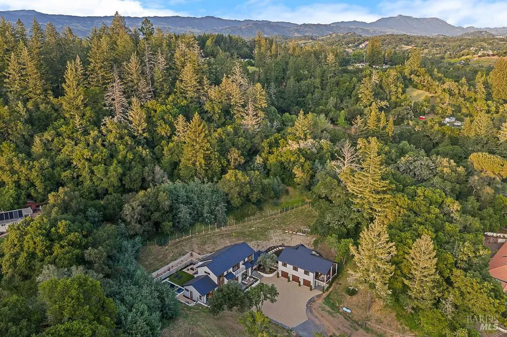 1099 Dry Creek Road Healdsburg, CA 95448