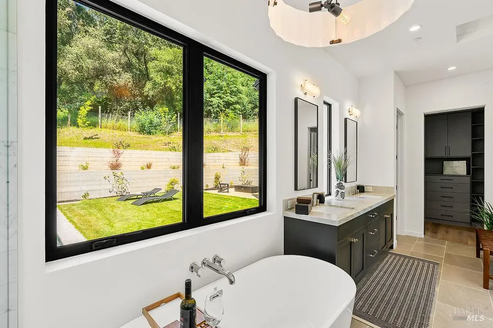 1099 Dry Creek Road Healdsburg, CA 95448