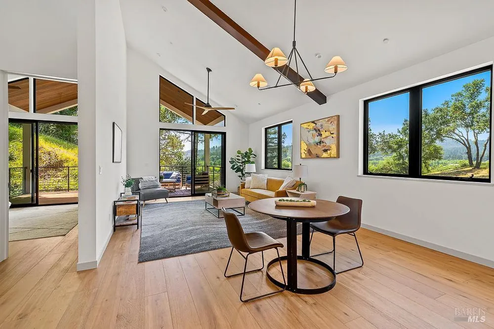 1099 Dry Creek Road Healdsburg, CA 95448