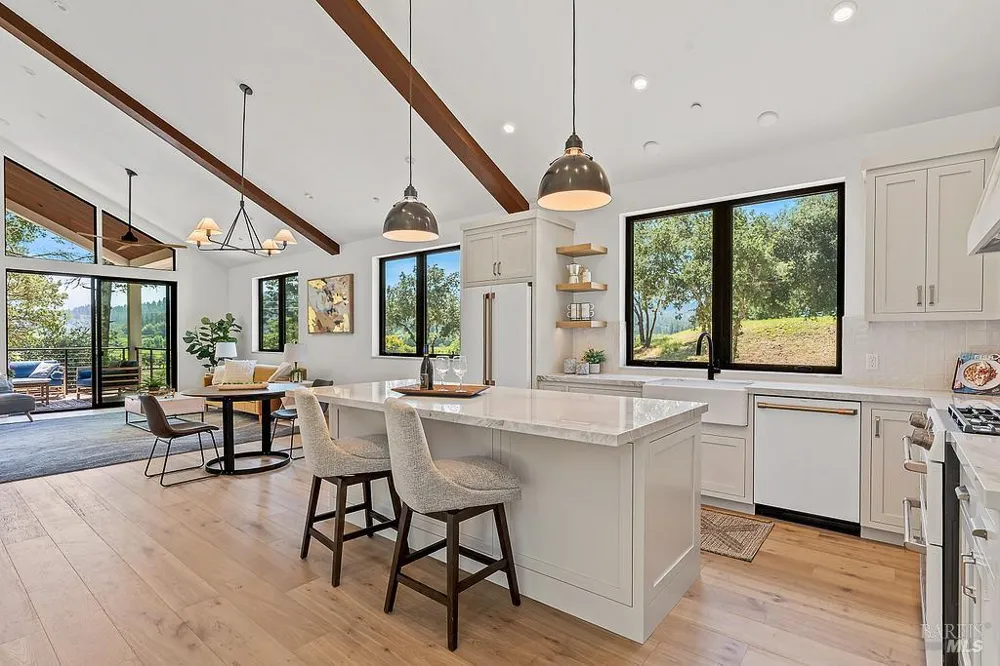 1099 Dry Creek Road Healdsburg, CA 95448