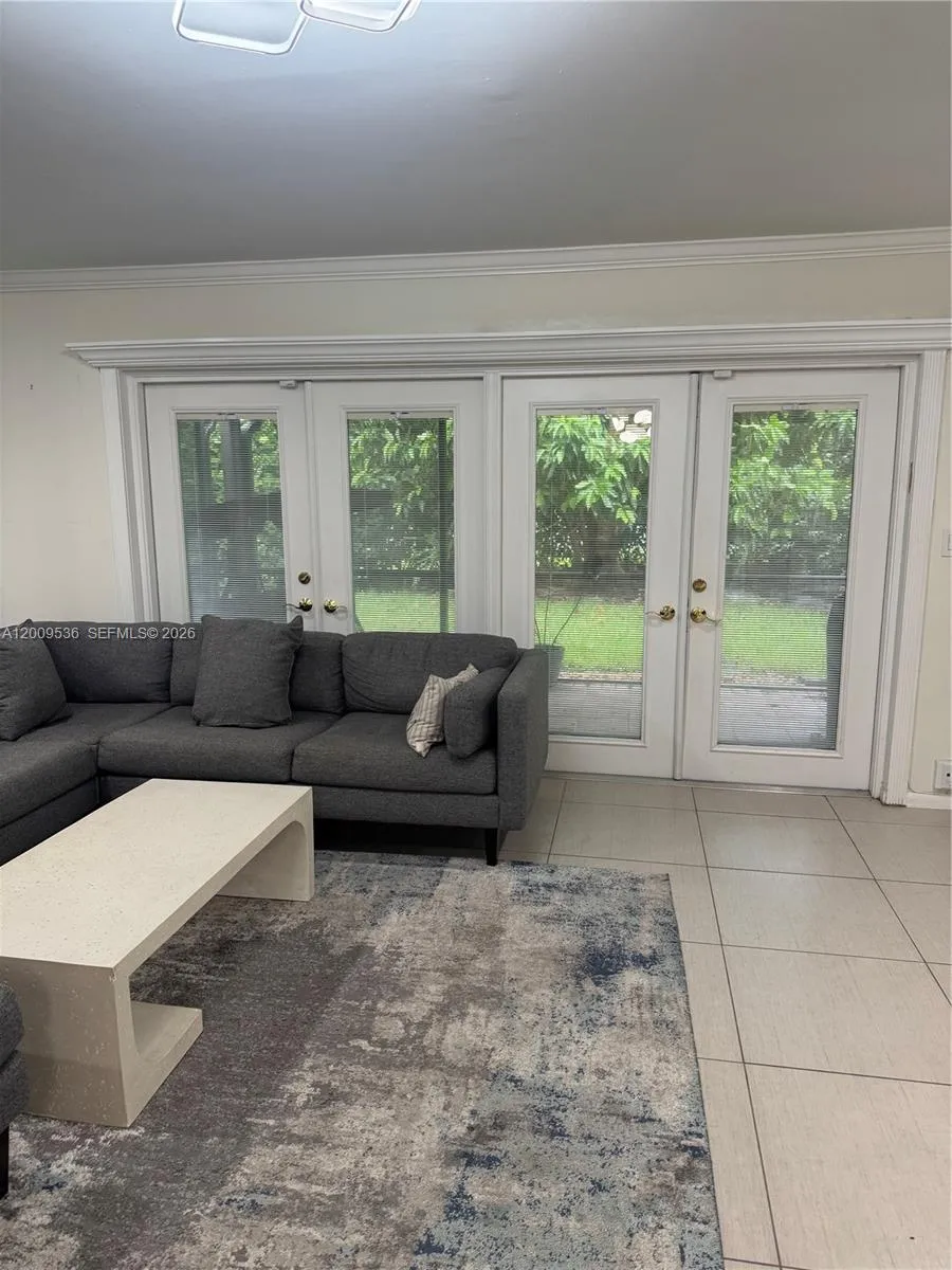 295 Jacaranda Dr #20 Plantation, FL 33324
