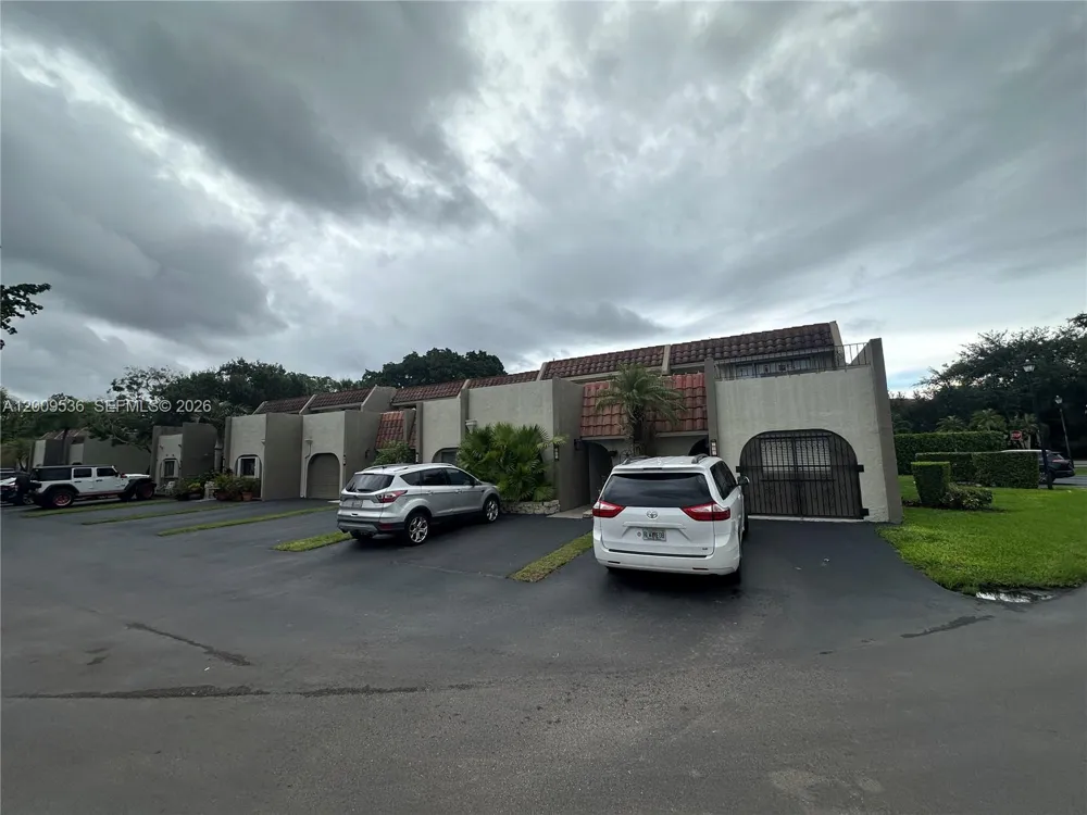 295 Jacaranda Dr #20 Plantation, FL 33324