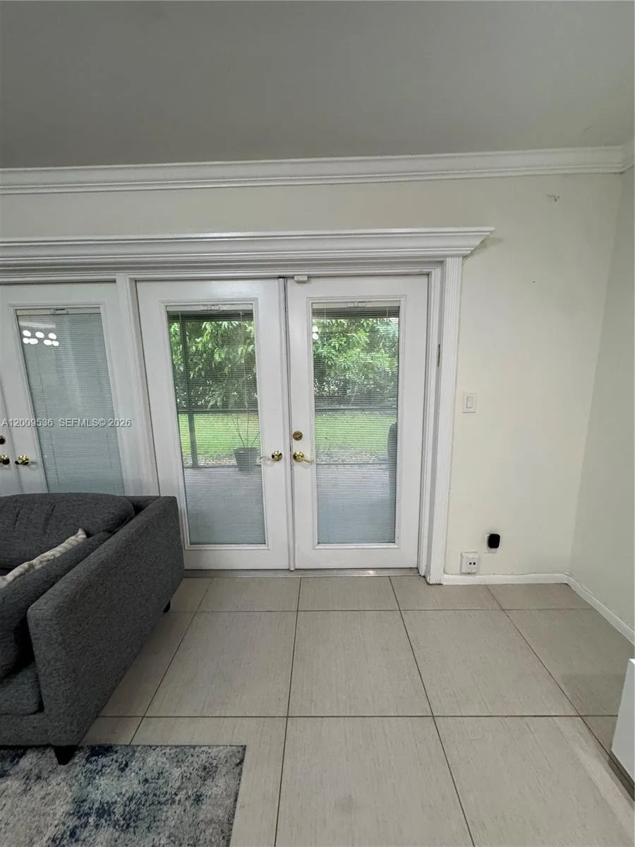 295 Jacaranda Dr #20 Plantation, FL 33324