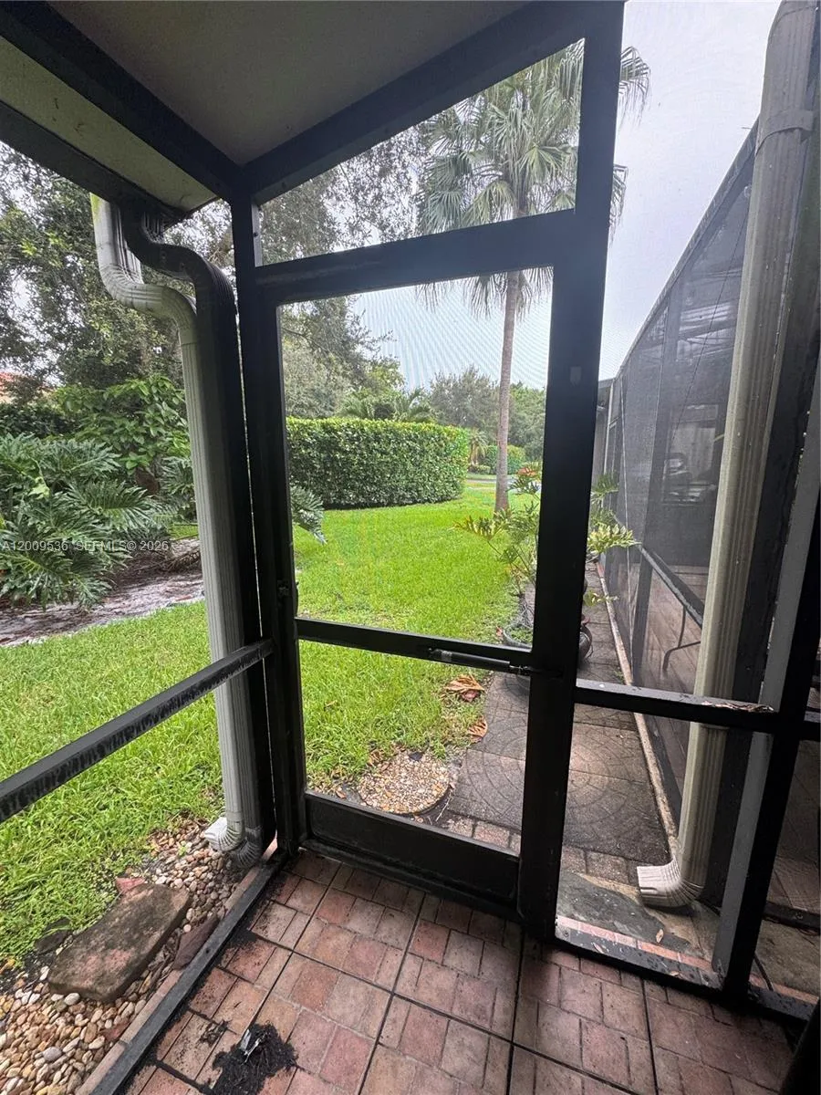 295 Jacaranda Dr #20 Plantation, FL 33324