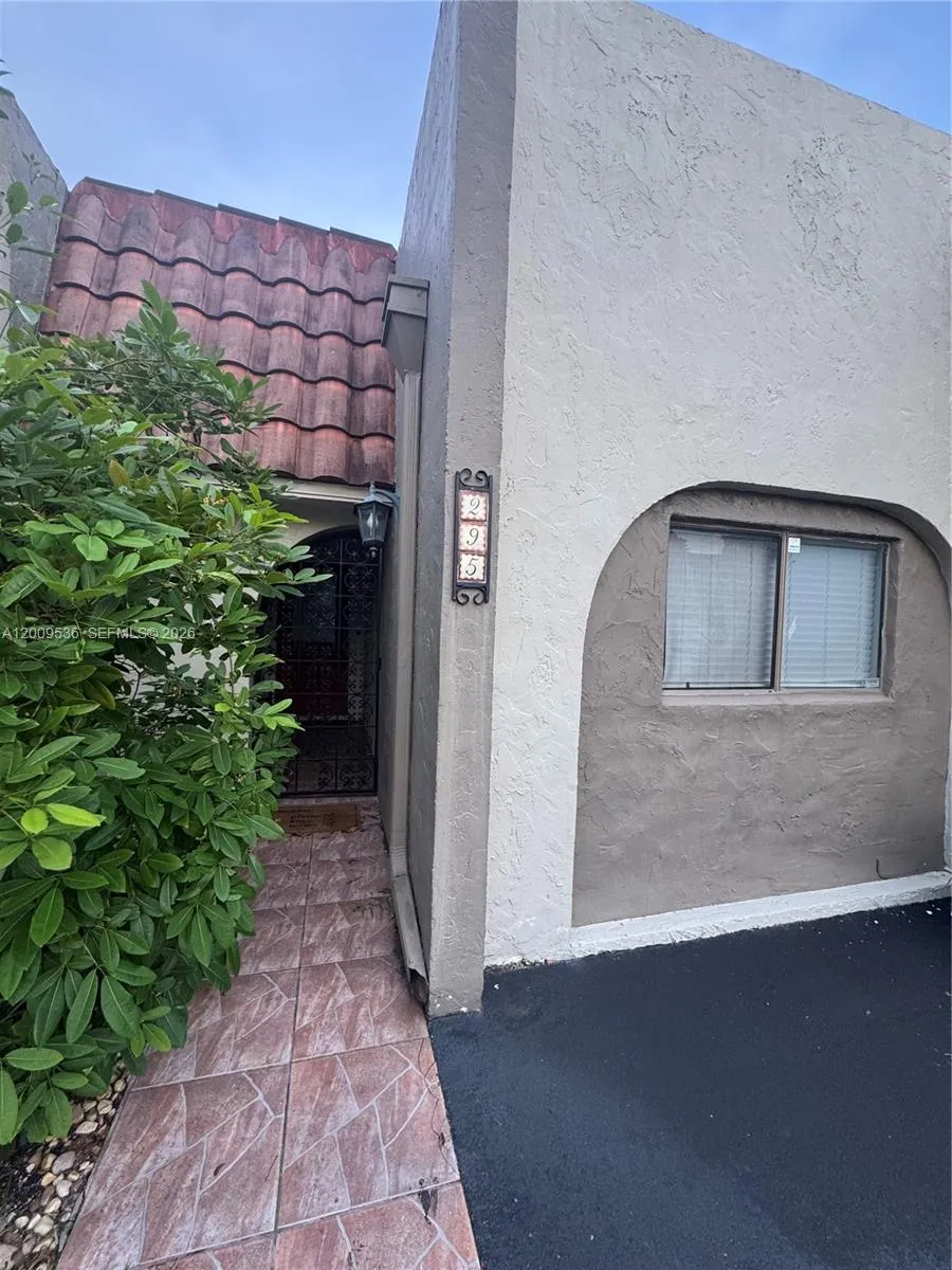 295 Jacaranda Dr #20 Plantation, FL 33324