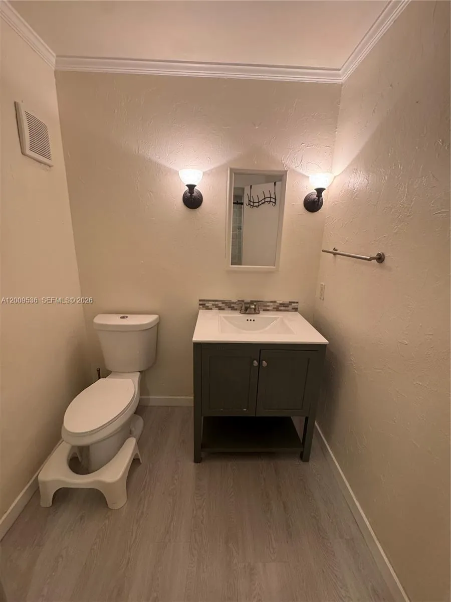 295 Jacaranda Dr #20 Plantation, FL 33324