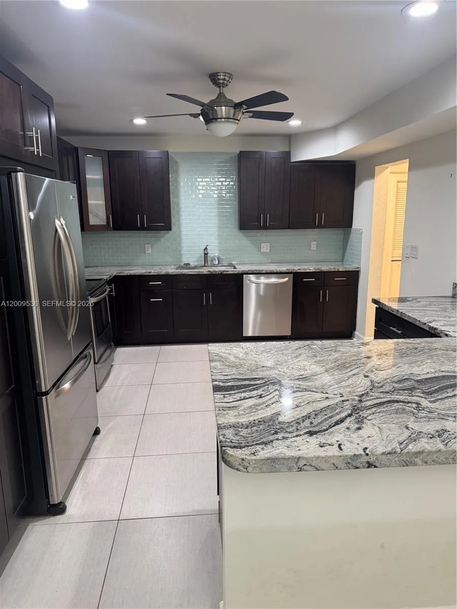 295 Jacaranda Dr #20 Plantation, FL 33324