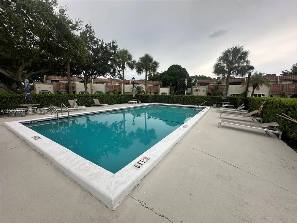 295 Jacaranda Dr #20 Plantation, FL 33324