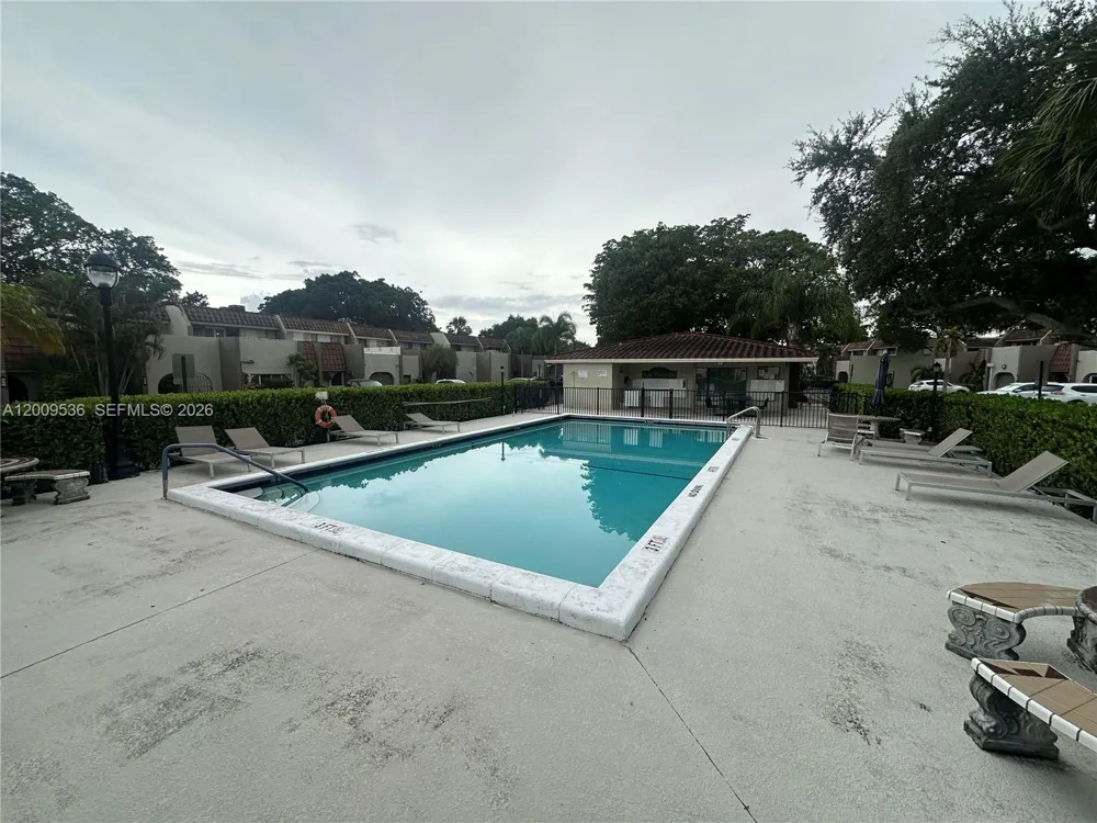 295 Jacaranda Dr #20 Plantation, FL 33324
