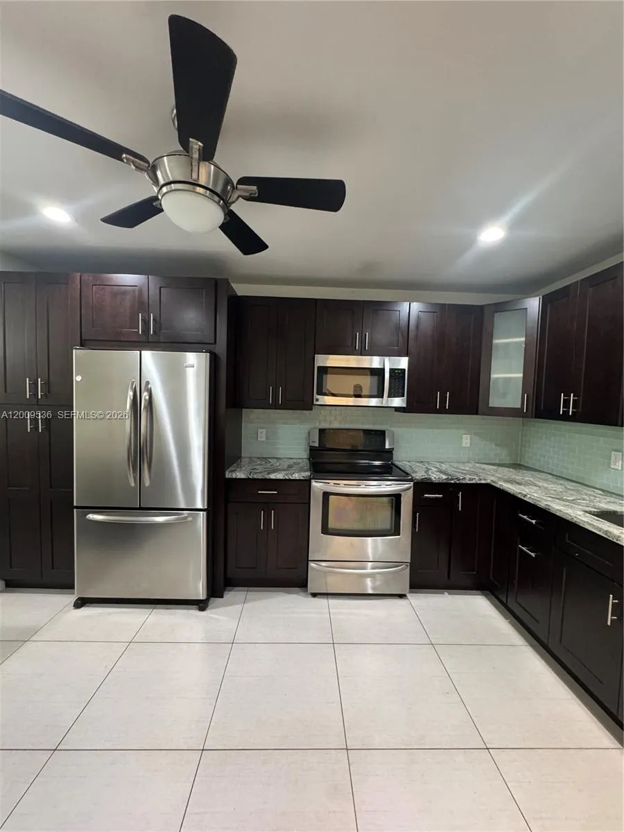 295 Jacaranda Dr #20 Plantation, FL 33324