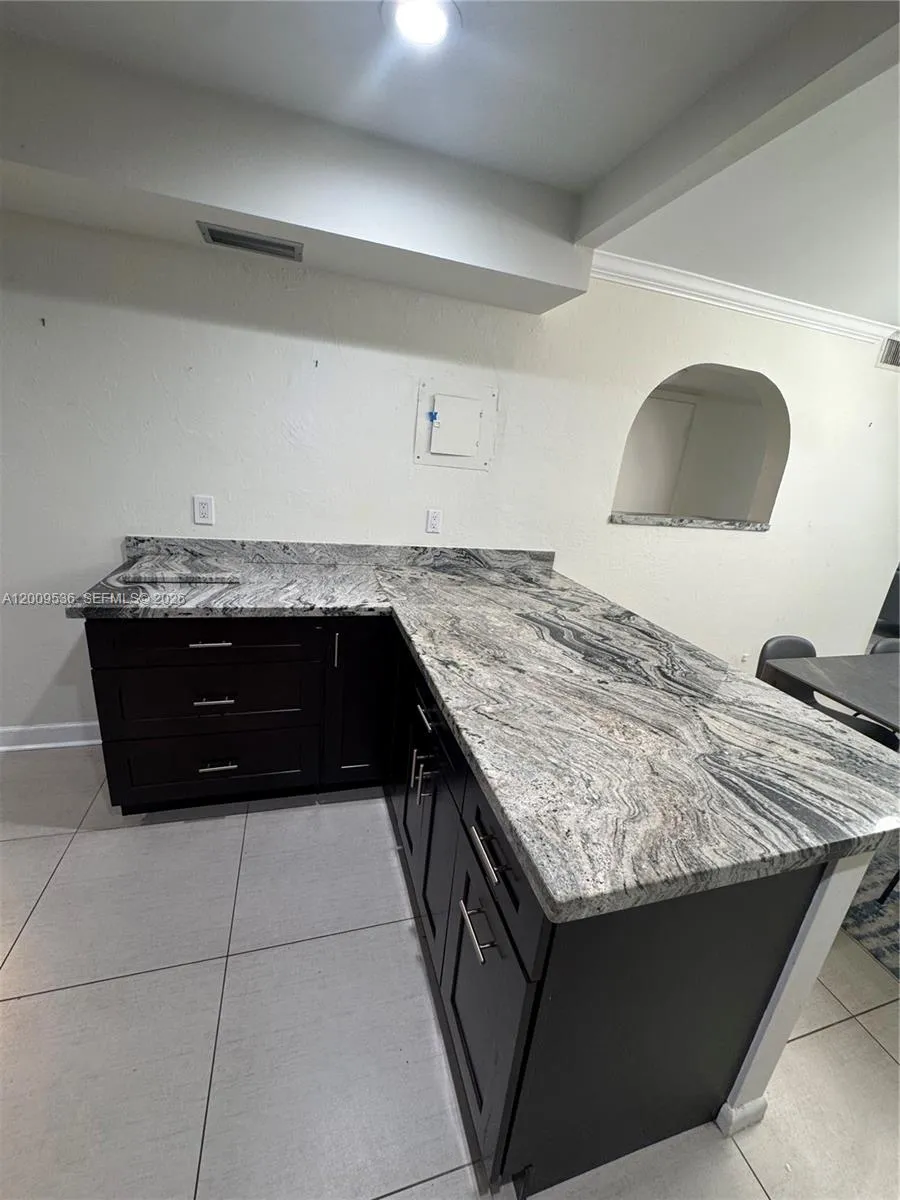 295 Jacaranda Dr #20 Plantation, FL 33324