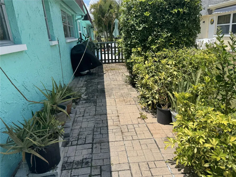 7007 VERSAILLES #n/a Pinellas Park, FL 33781