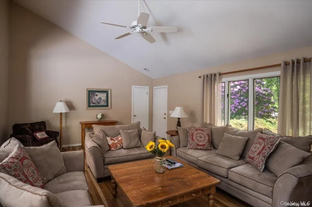 13 Van Scoys Path W East Hampton, NY 11937