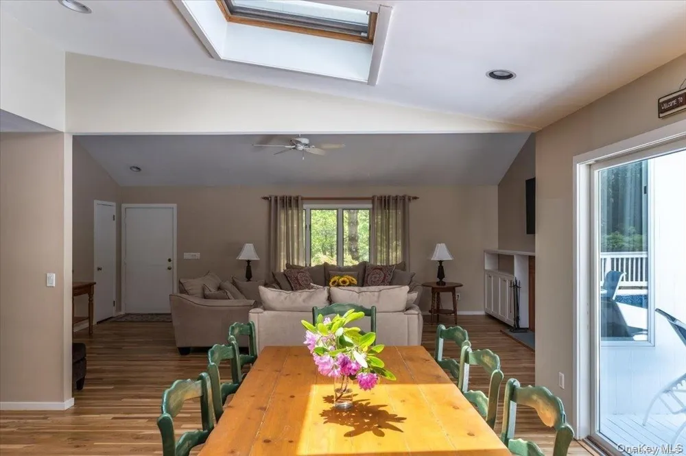 13 Van Scoys Path W East Hampton, NY 11937
