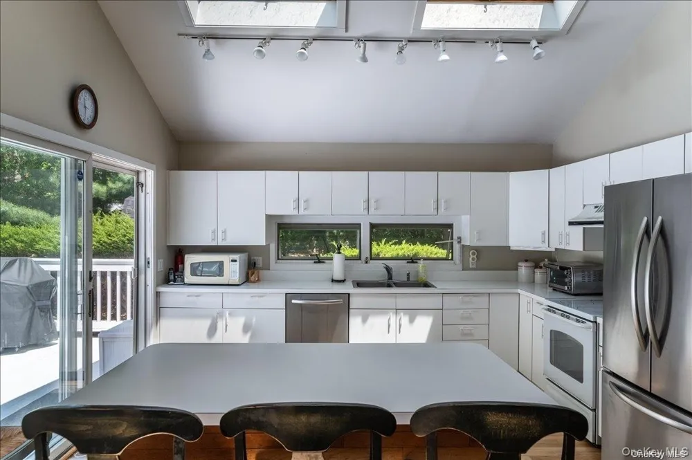 13 Van Scoys Path W East Hampton, NY 11937