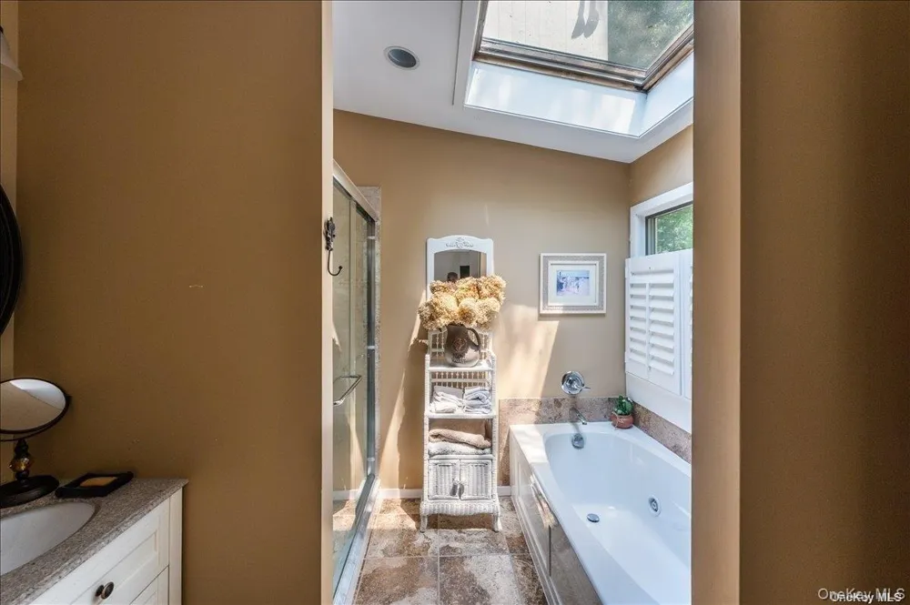 13 Van Scoys Path W East Hampton, NY 11937