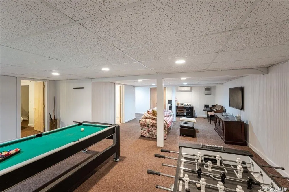 13 Van Scoys Path W East Hampton, NY 11937