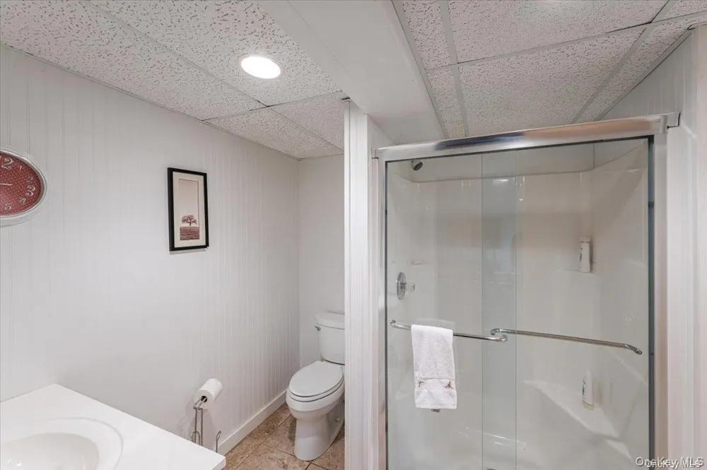 13 Van Scoys Path W East Hampton, NY 11937