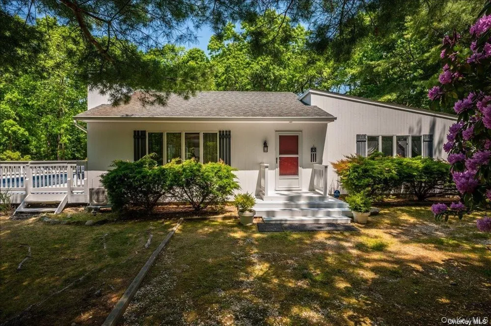 13 Van Scoys Path W East Hampton, NY 11937