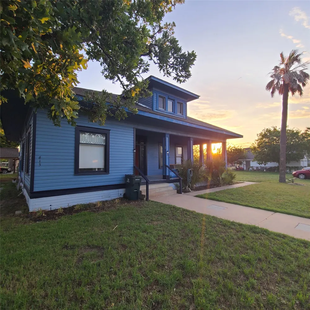 615 E Washington Street Giddings, TX 78942