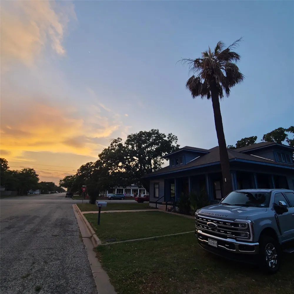 615 E Washington Street Giddings, TX 78942