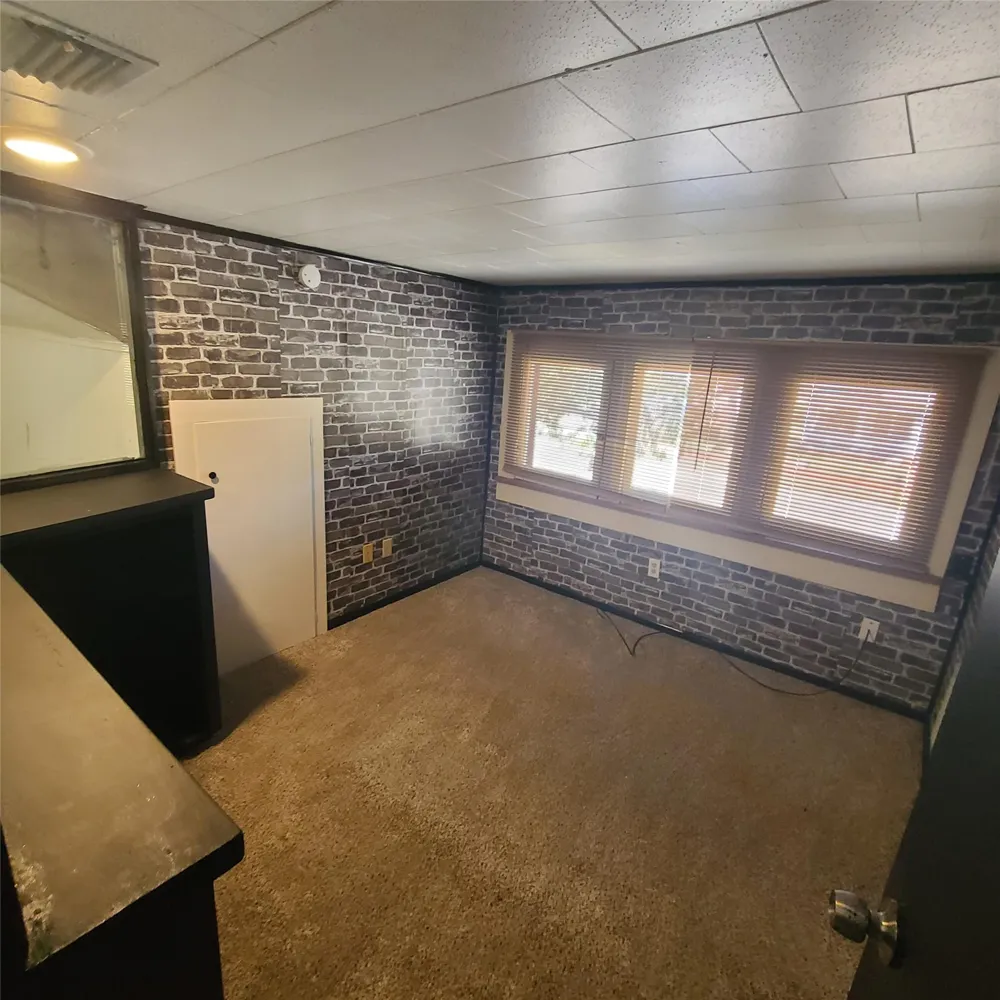 615 E Washington Street Giddings, TX 78942