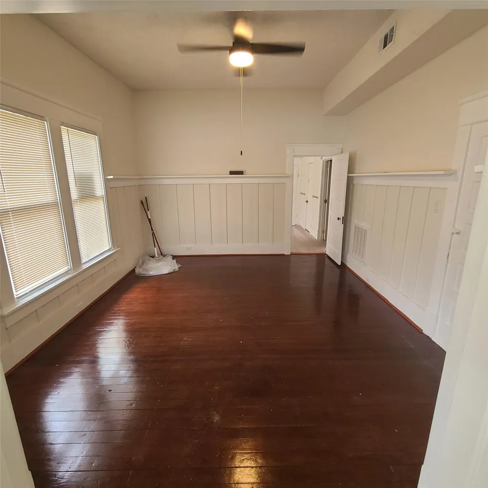 615 E Washington Street Giddings, TX 78942