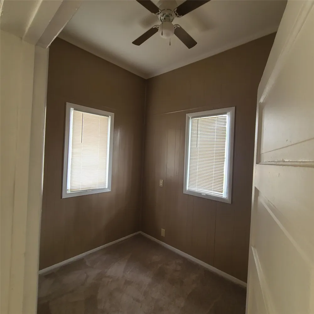 615 E Washington Street Giddings, TX 78942