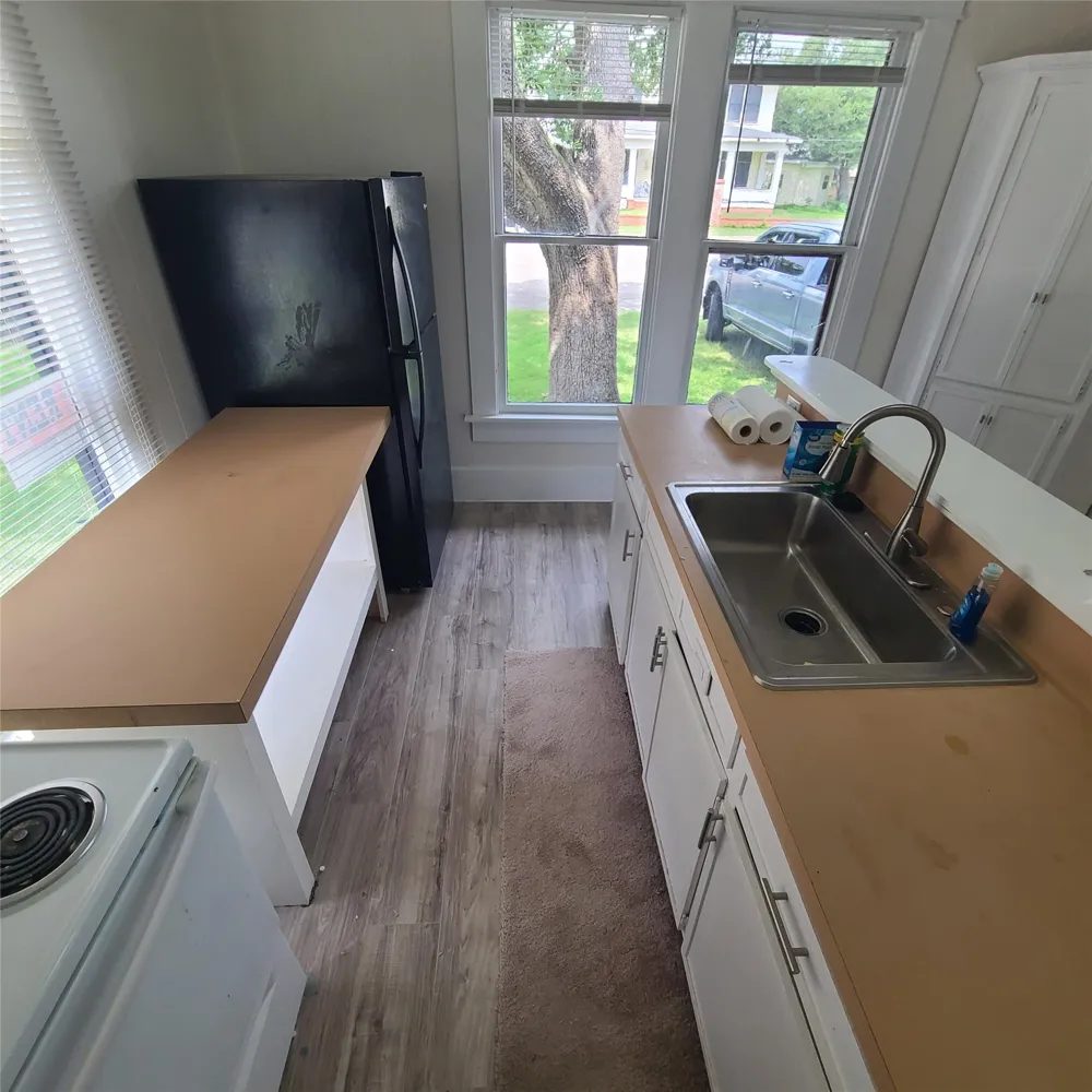 615 E Washington Street Giddings, TX 78942