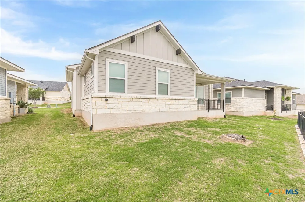 404 Eagle Drive #101 San Marcos, TX 78666
