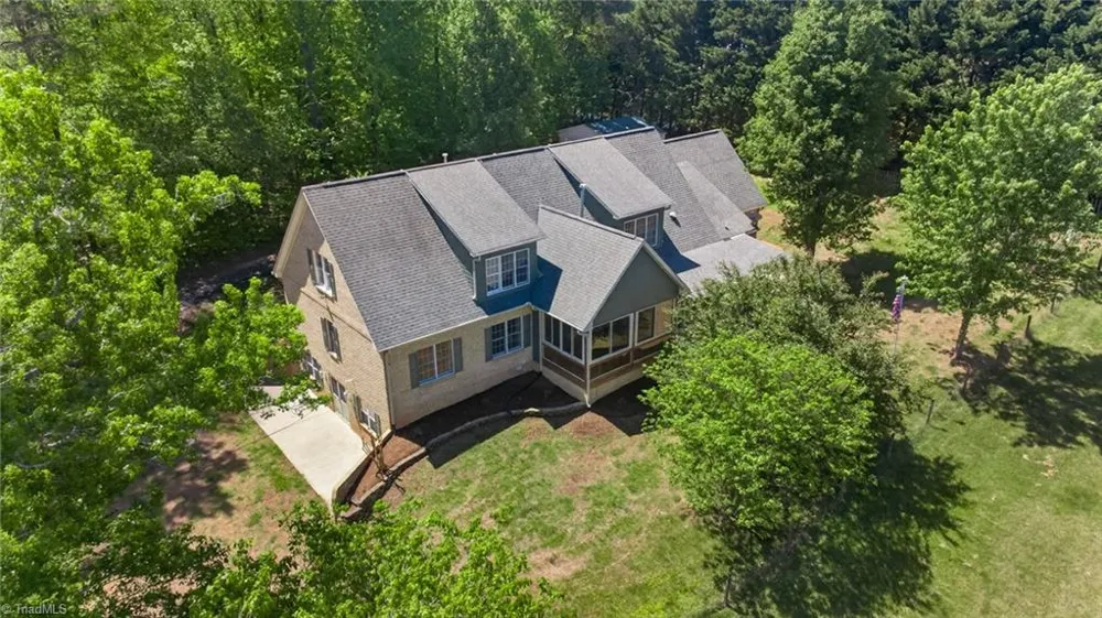 1747 Scalesville Road Summerfield, NC 27358
