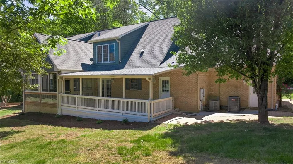 1747 Scalesville Road Summerfield, NC 27358