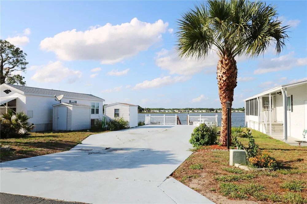 7205 WINDSONG DRIVE Lake Wales, FL 33898