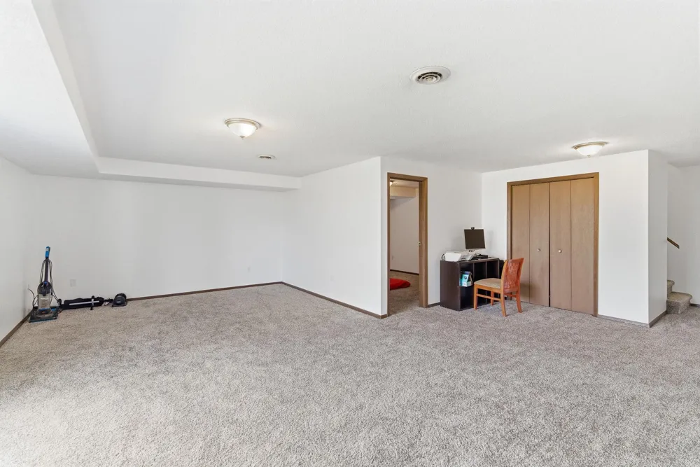 916 Armstrong Boulevard Saint James, MN 56081
