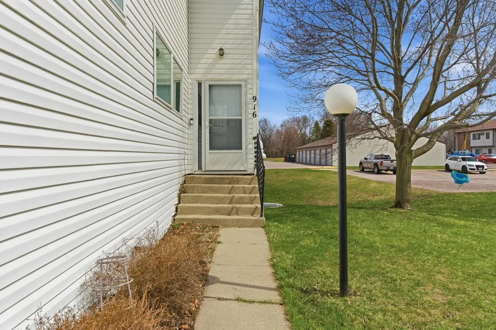 916 Armstrong Boulevard Saint James, MN 56081