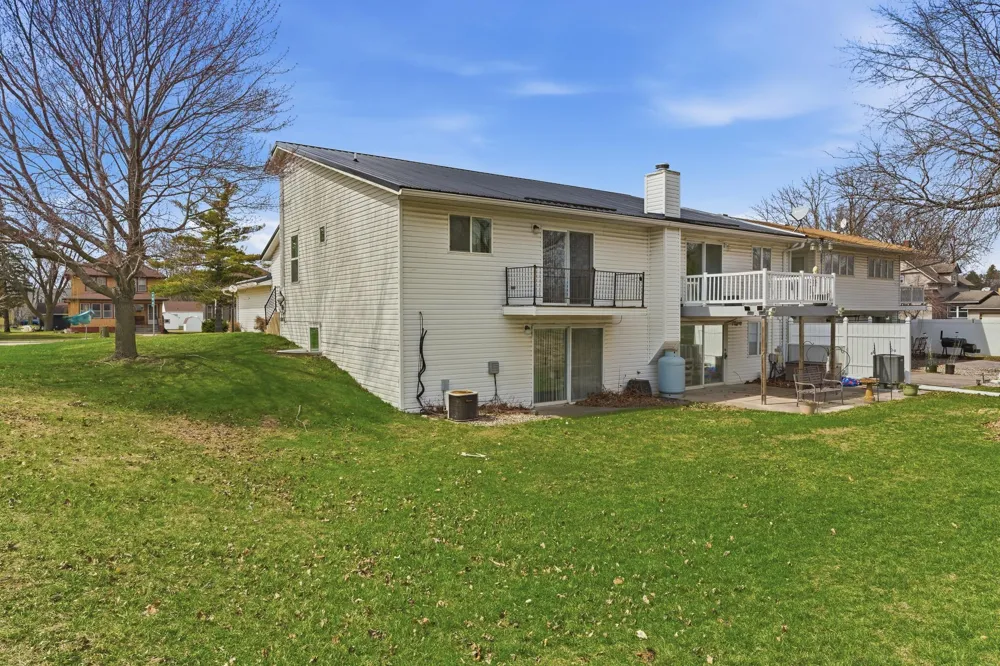 916 Armstrong Boulevard Saint James, MN 56081