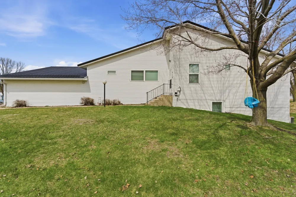 916 Armstrong Boulevard Saint James, MN 56081