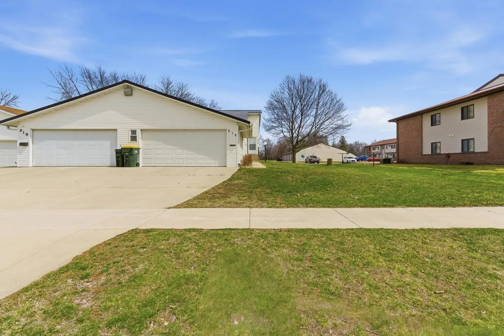 916 Armstrong Boulevard Saint James, MN 56081