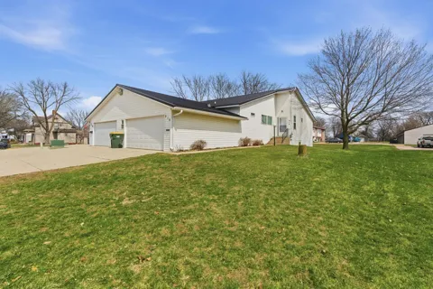 916 Armstrong Boulevard