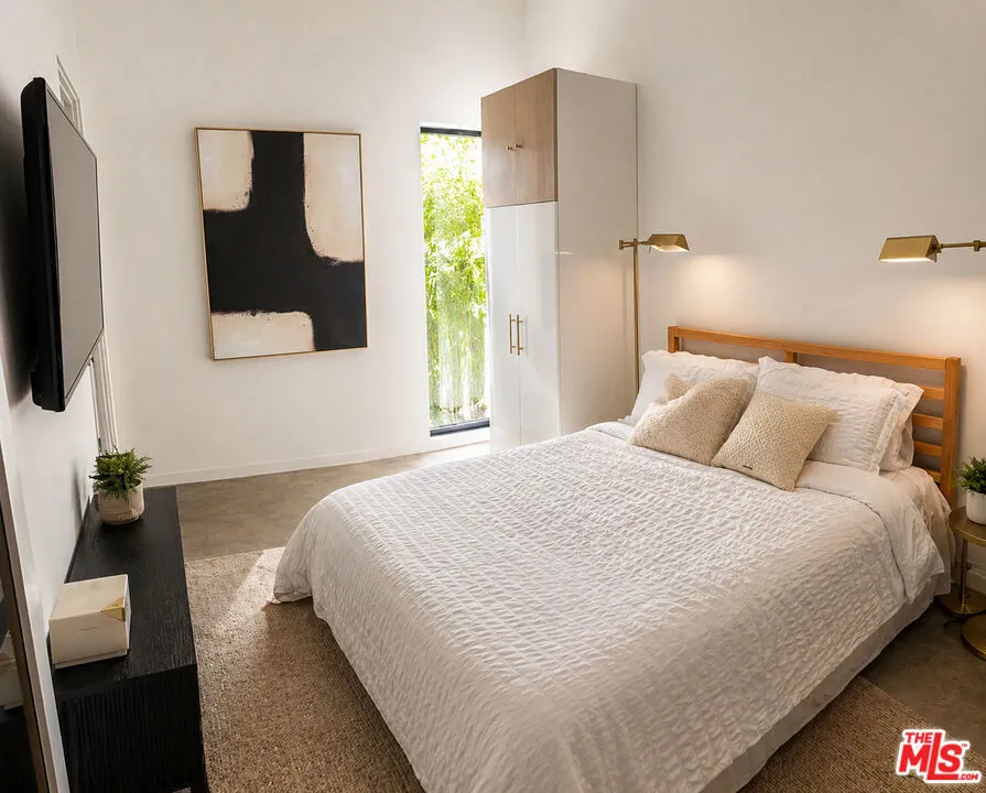 803 Wilcox Avenue #2 Los Angeles, CA 90038