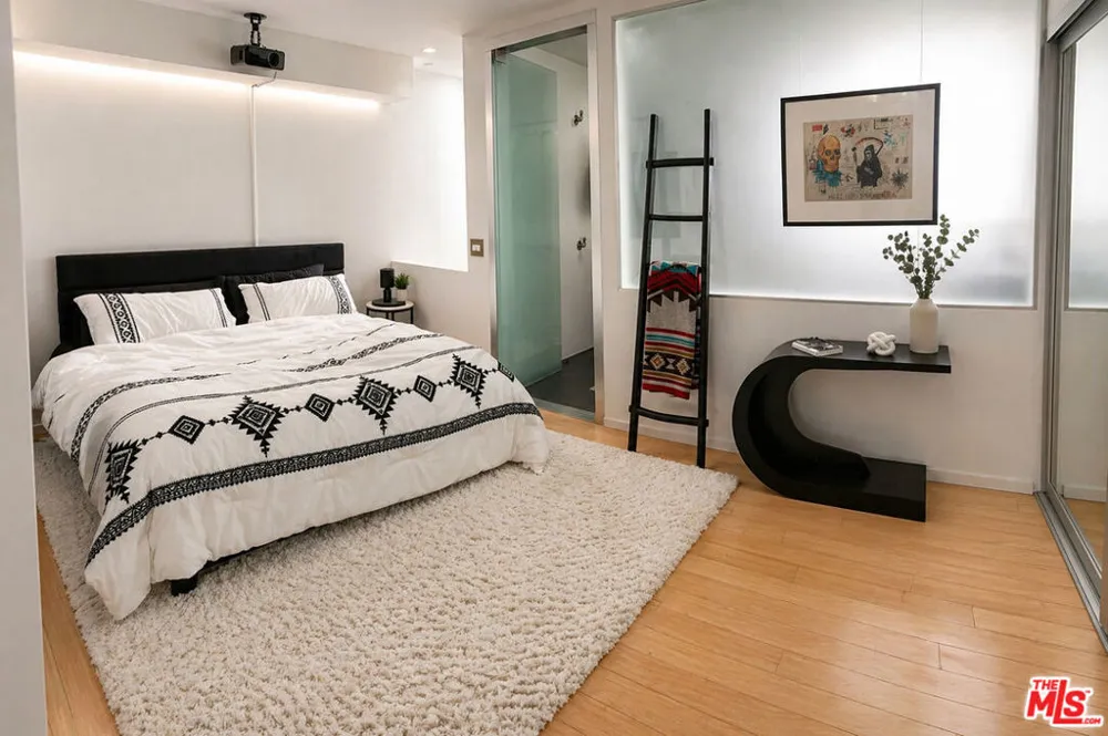 803 Wilcox Avenue #2 Los Angeles, CA 90038