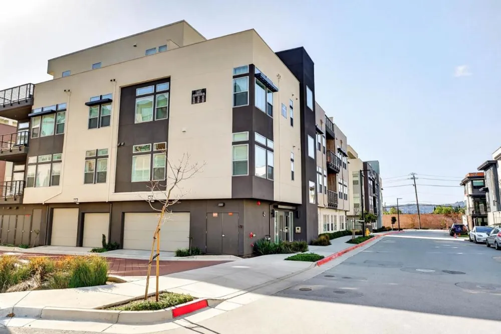 220 Waters Park Circle #304 San Mateo, CA 94403