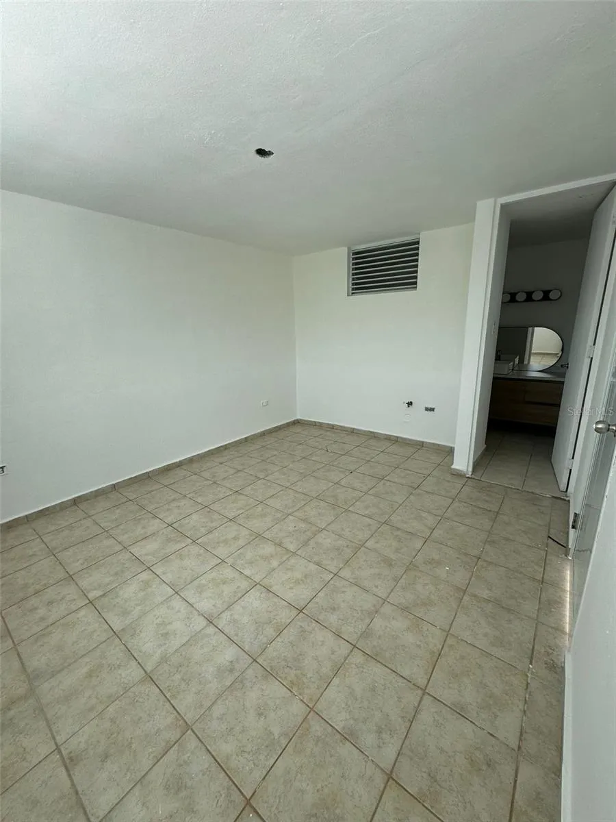 29 CALLE BASILIO CATALA #210 Guaynabo, PR 00971