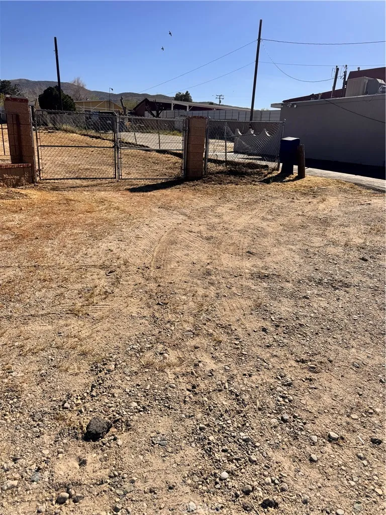 8026 Pearblossom Littlerock, CA 93543