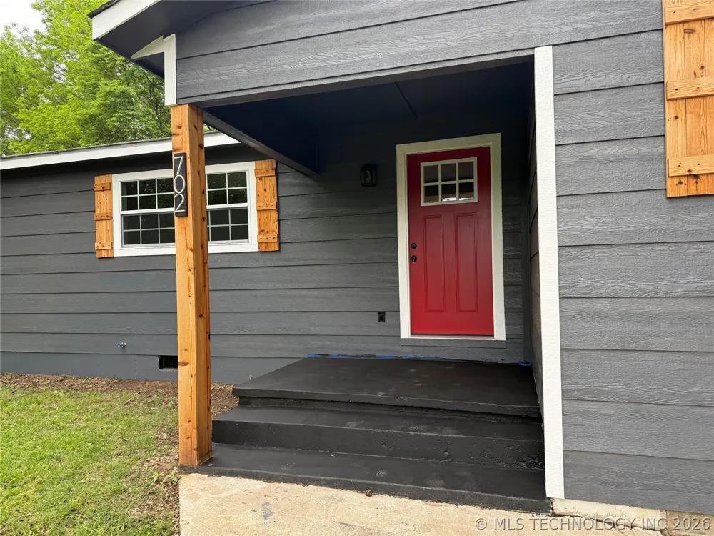 702 6th Avenue Warner, OK 74469