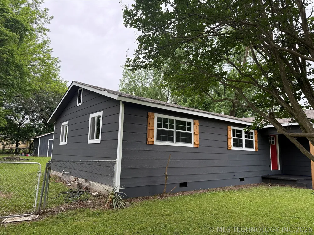 702 6th Avenue Warner, OK 74469