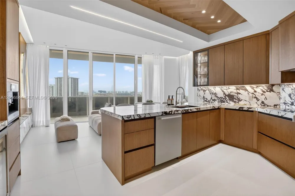 4100 Island Blvd #904 Aventura, FL 33160
