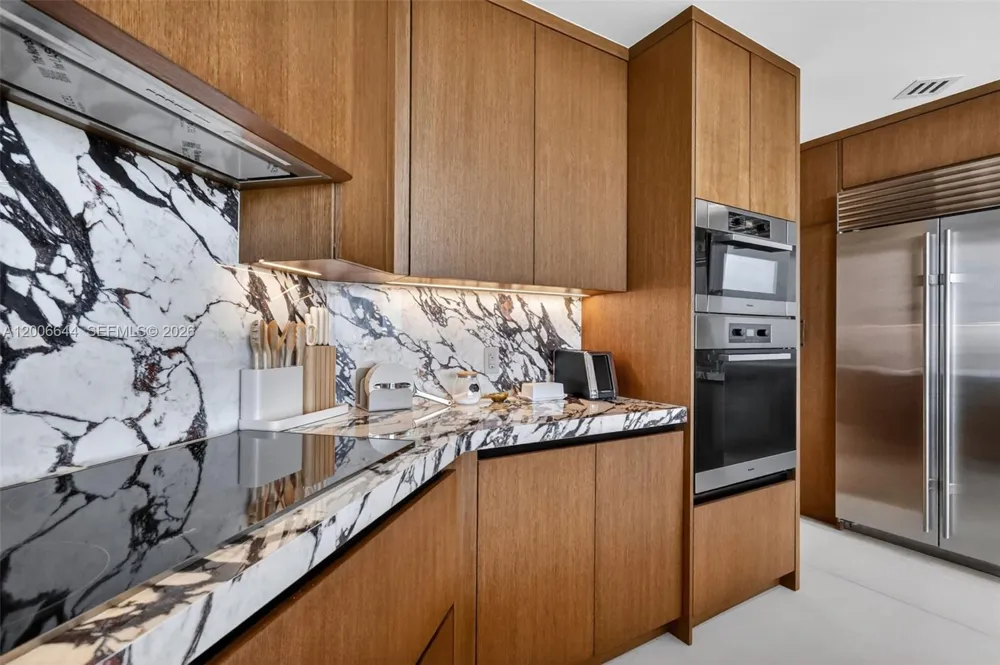 4100 Island Blvd #904 Aventura, FL 33160