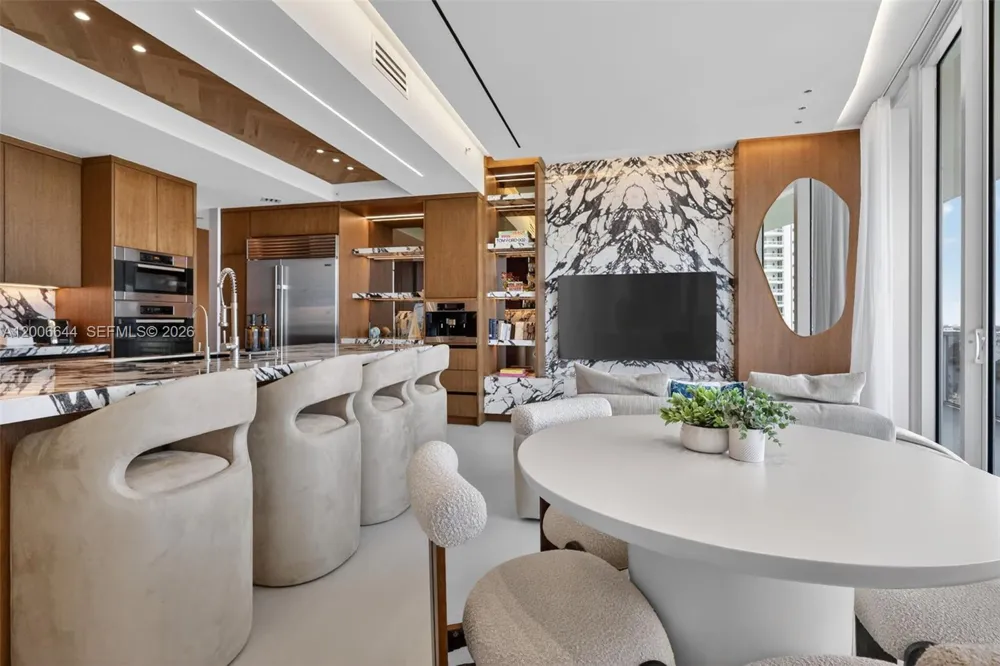 4100 Island Blvd #904 Aventura, FL 33160